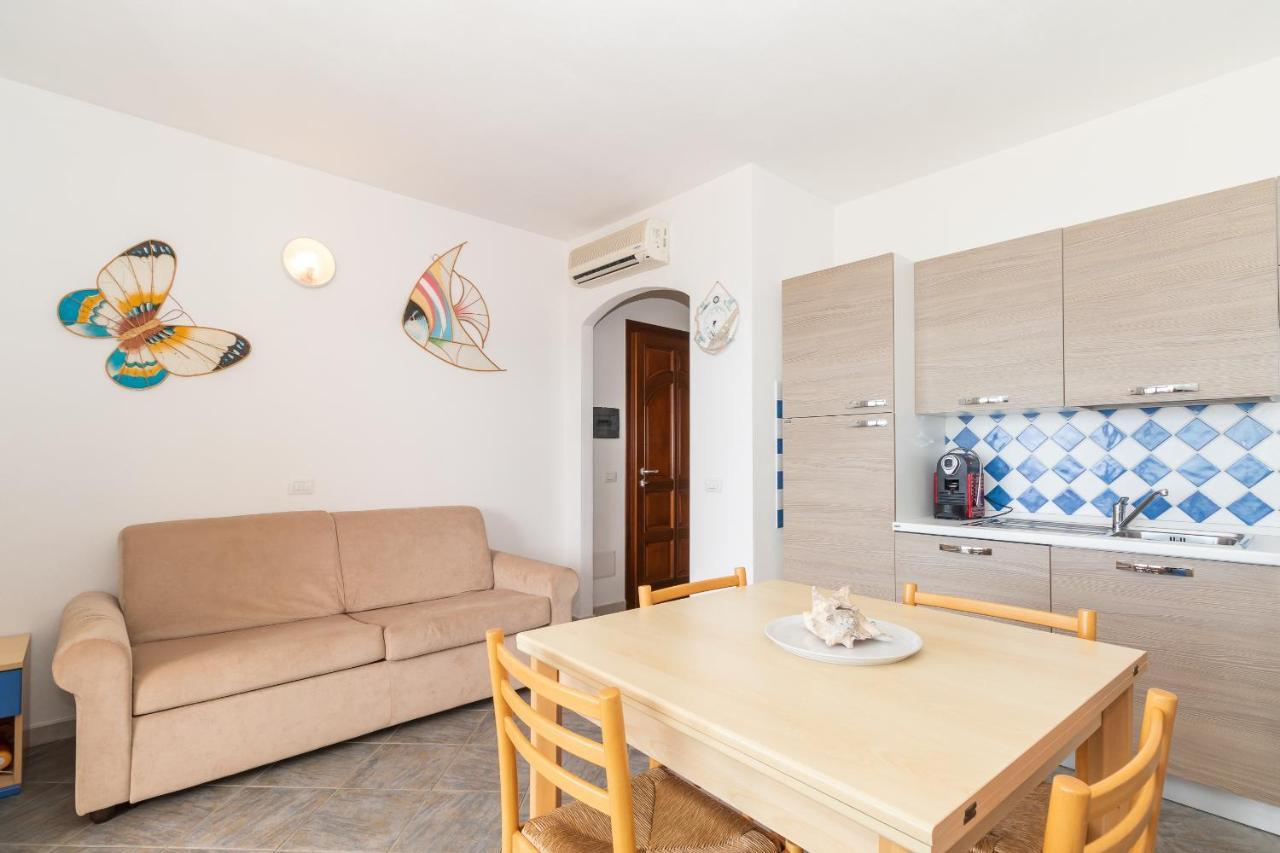 Appartamento Con Piscina 03 Trinita d'Agultu e Vignola Bagian luar foto