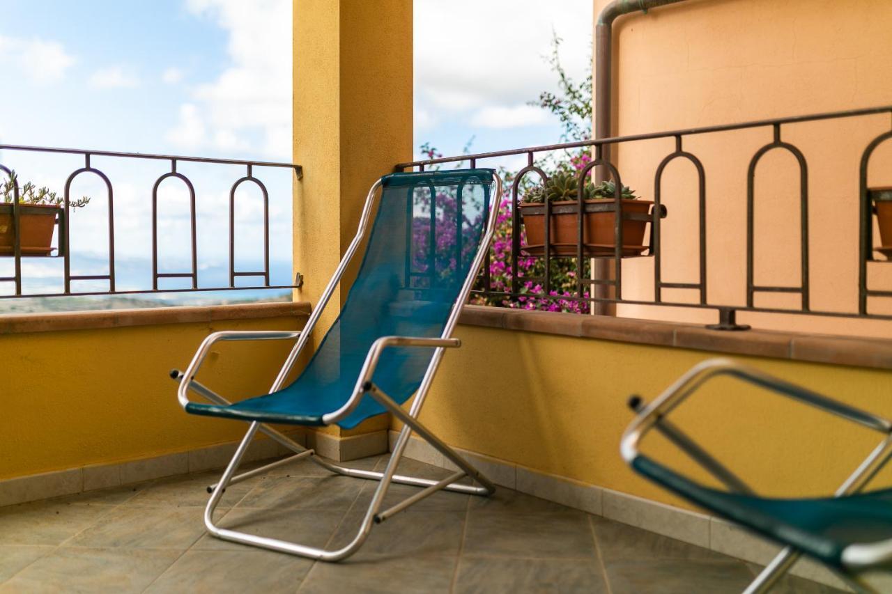 Appartamento Con Piscina 03 Trinita d'Agultu e Vignola Bagian luar foto