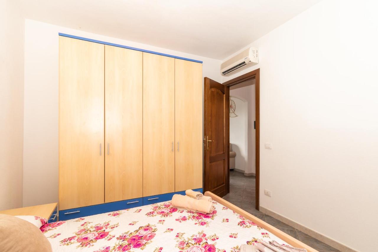 Appartamento Con Piscina 03 Trinita d'Agultu e Vignola Bagian luar foto